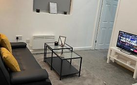Apartment In Bham City Centre Free Parking Sleeps 3